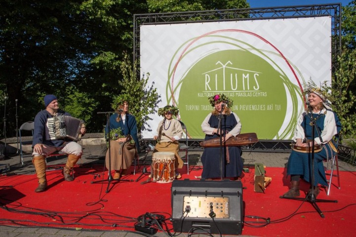 Folkloras kopa "Lāns"